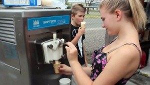 Chọn mua máy làm kem