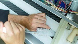 Bảo dưỡng máy làm đá mùa đông