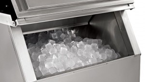 bao-ve-may-lam-da-mua-dong